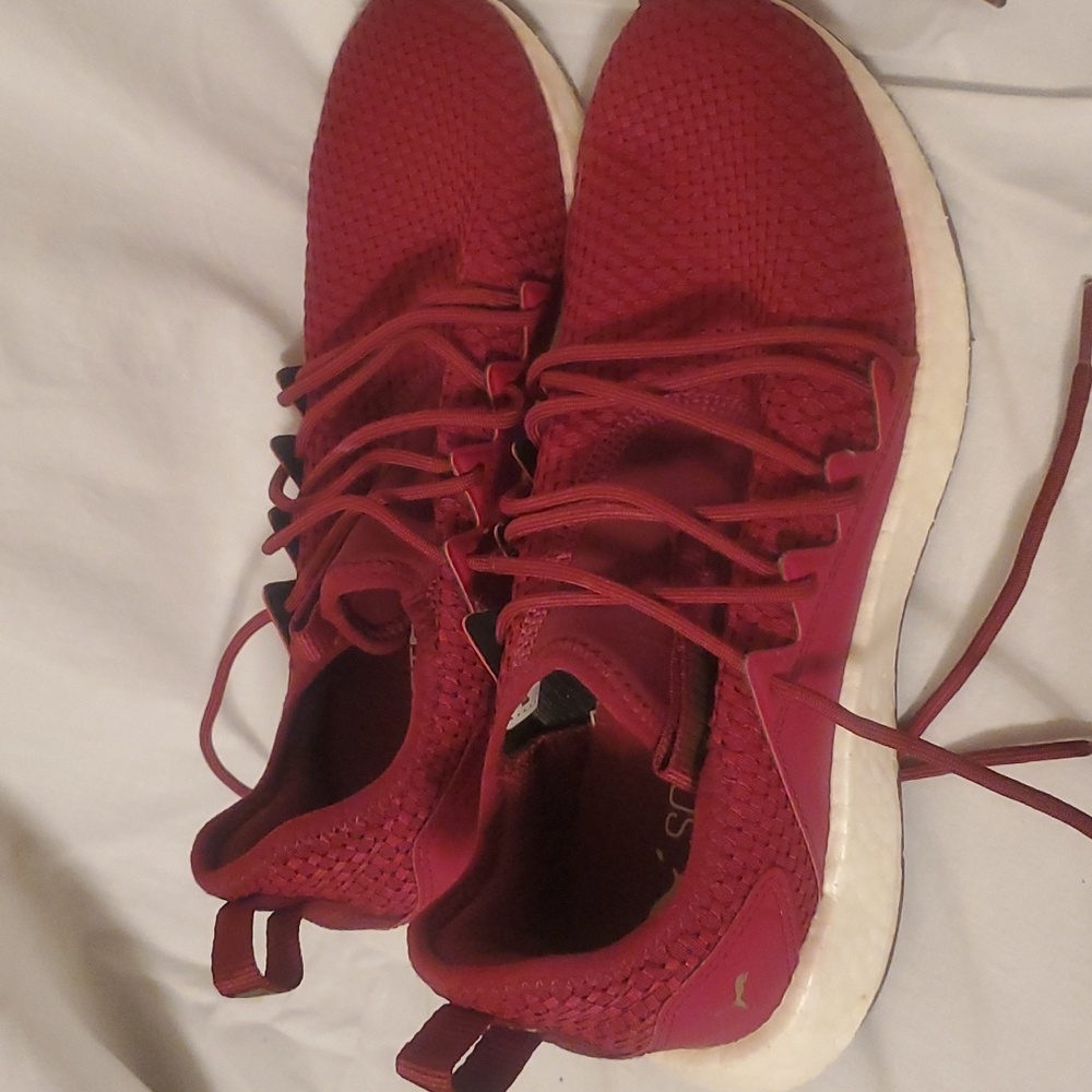 Ladies Puma burgundy running shoe sz 9